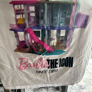 Barbie Dream House Zara  T-shirt size large
